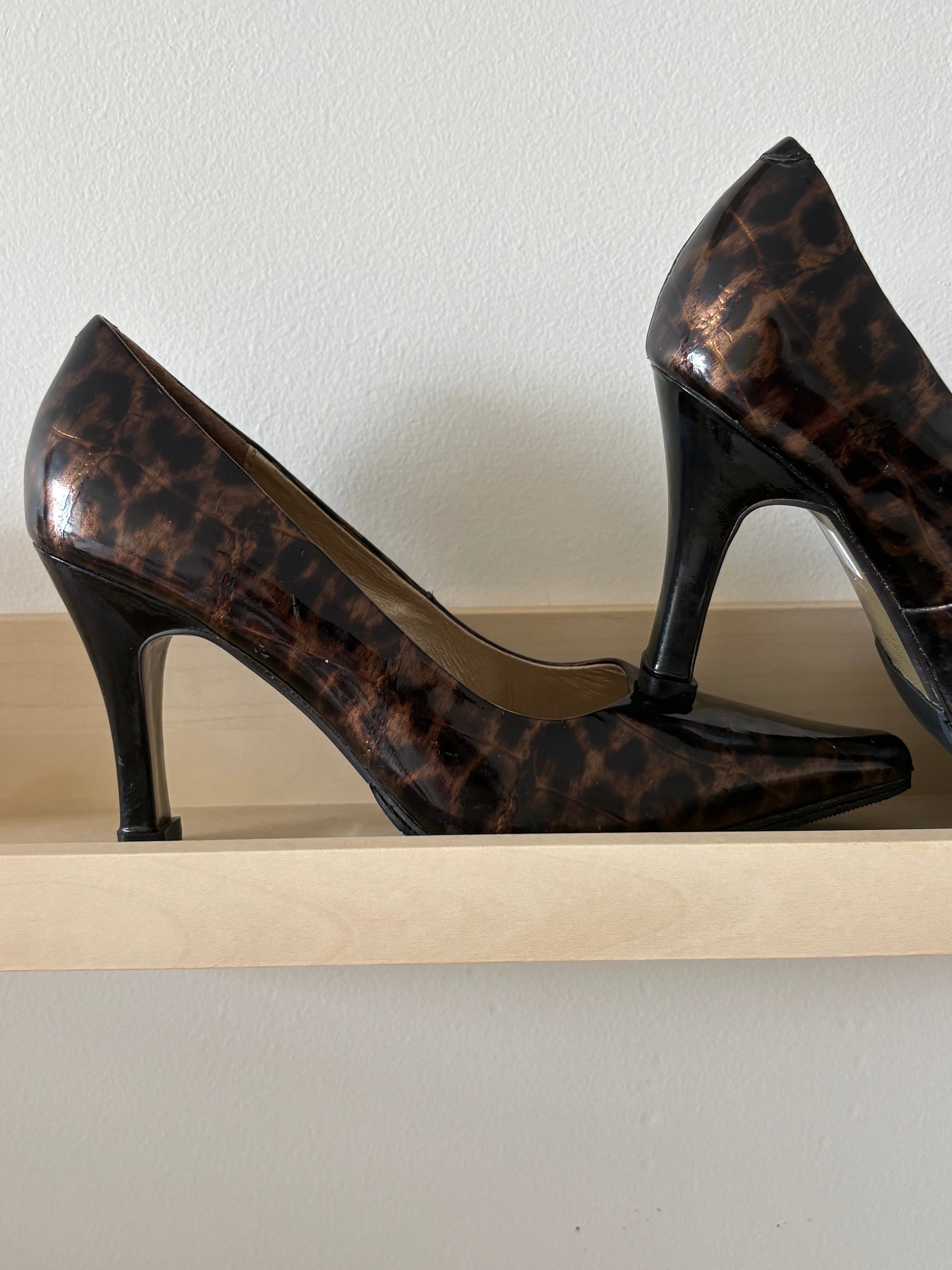Tortoiseshell Pointed Heels — Serenade
